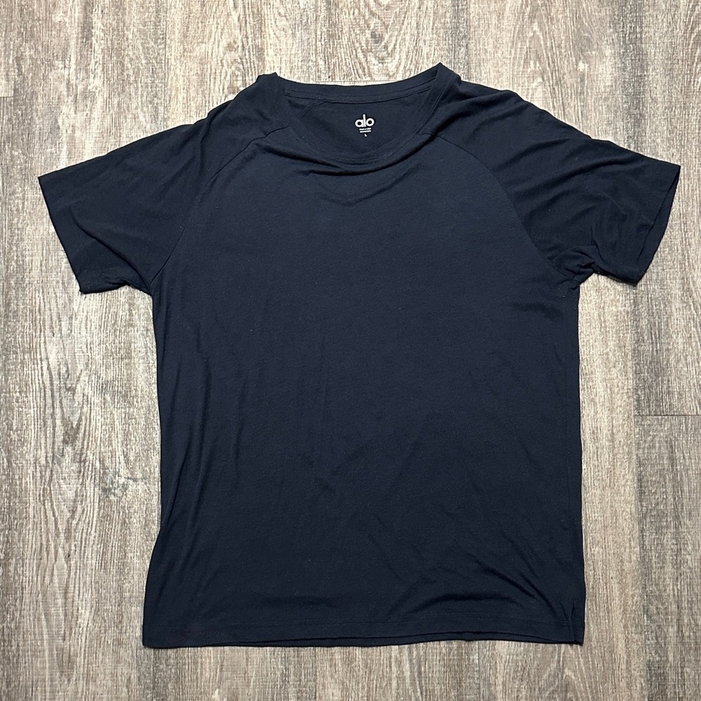 ALO Yoga Men's Dark Navy Short Sleeve Tee